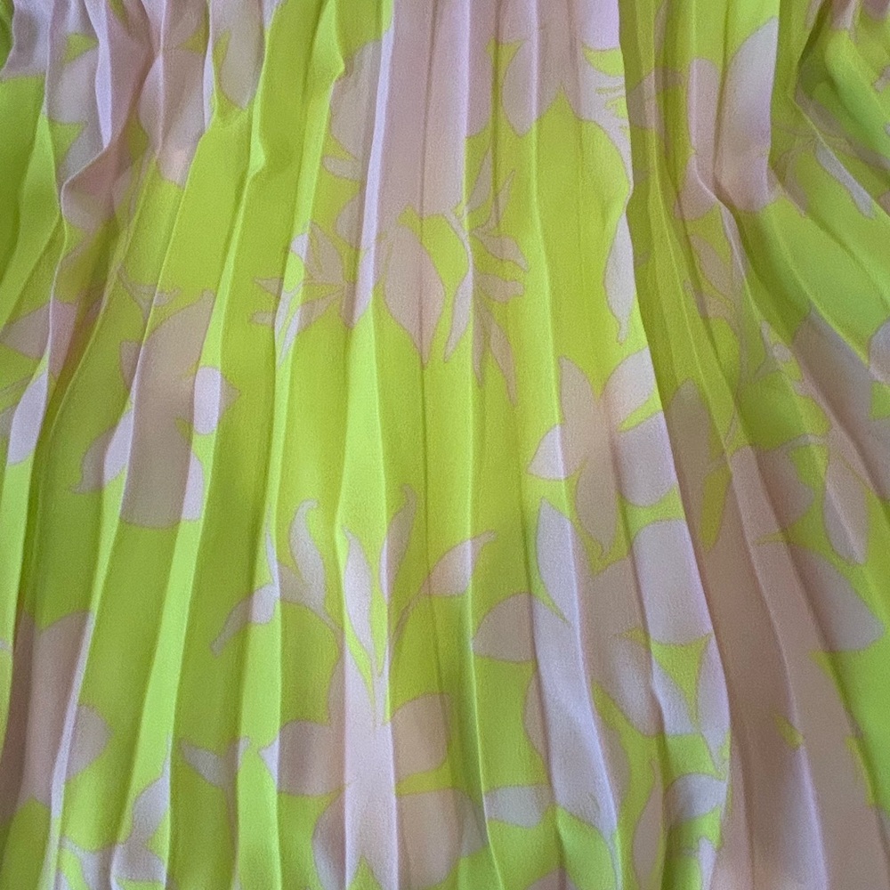 Plus Chiffon Pleated Mini Skirt - Picture 4 of 4